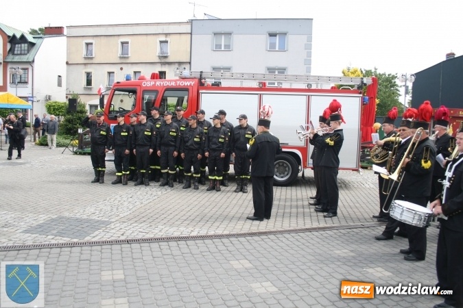Zdjęcie w galerii na portalu naszwodzislaw.com: Strażacki wóz bojowy Renault Midlum uroczyście przekazany do OSP w Rydułtowach  wiadomości z regionu