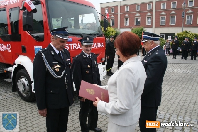 Zdjęcie w galerii na portalu naszwodzislaw.com: Strażacki wóz bojowy Renault Midlum uroczyście przekazany do OSP w Rydułtowach  wiadomości z regionu