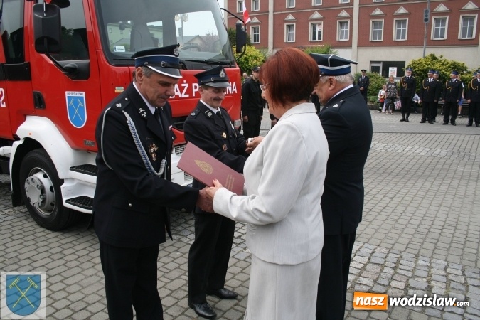 Zdjęcie w galerii na portalu naszwodzislaw.com: Strażacki wóz bojowy Renault Midlum uroczyście przekazany do OSP w Rydułtowach  wiadomości z regionu