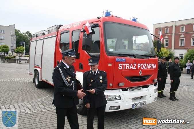 Zdjęcie w galerii na portalu naszwodzislaw.com: Strażacki wóz bojowy Renault Midlum uroczyście przekazany do OSP w Rydułtowach  wiadomości z regionu