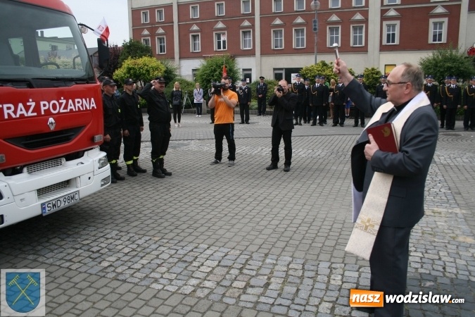 Zdjęcie w galerii na portalu naszwodzislaw.com: Strażacki wóz bojowy Renault Midlum uroczyście przekazany do OSP w Rydułtowach  wiadomości z regionu