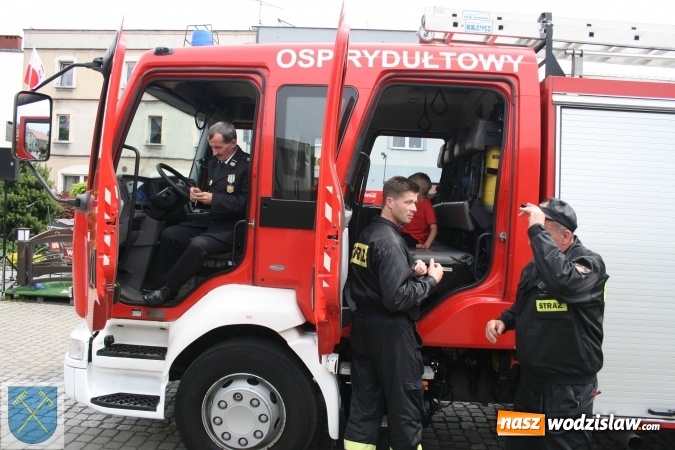 Zdjęcie w galerii na portalu naszwodzislaw.com: Strażacki wóz bojowy Renault Midlum uroczyście przekazany do OSP w Rydułtowach  wiadomości z regionu