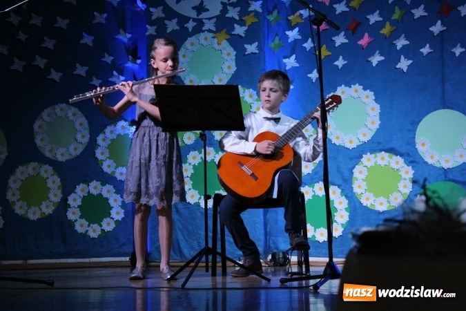 Zdjęcie w galerii na portalu naszwodzislaw.com: Uczniowie z Zespołu Szkół nr 2 nagrodzeni wiadomości z regionu