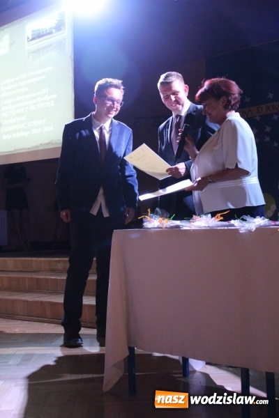 Zdjęcie w galerii na portalu naszwodzislaw.com: Uczniowie z Zespołu Szkół nr 2 nagrodzeni wiadomości z regionu