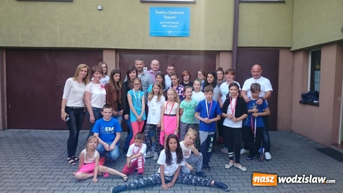 Zdjęcie w galerii na portalu naszwodzislaw.com: Mateusz Gesler i Tomasz Kłos zawitali do Świetlicy Opiekuńczej 