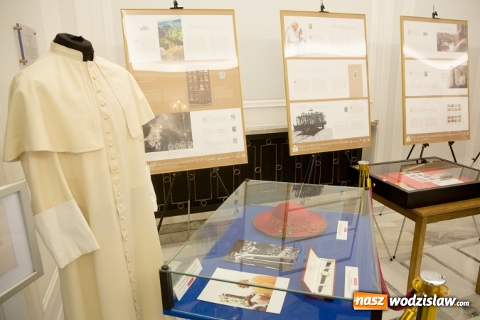 Zdjęcie w galerii na portalu naszwodzislaw.com: Wystawa poświęcona św. Janowi Pawłowi II w polskim Sejmie wiadomości z regionu
