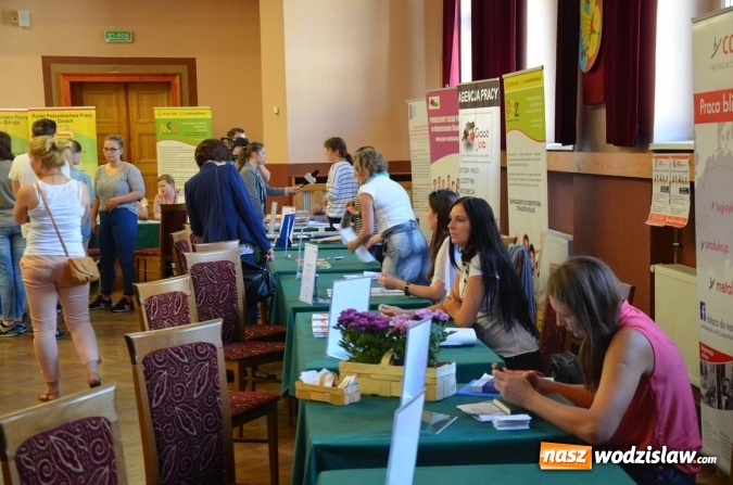Zdjęcie w galerii na portalu naszwodzislaw.com: Spore zainteresowanie kiermaszem pracy wakacyjnej wiadomości z regionu