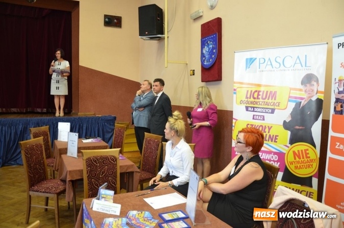 Zdjęcie w galerii na portalu naszwodzislaw.com: Spore zainteresowanie kiermaszem pracy wakacyjnej wiadomości z regionu