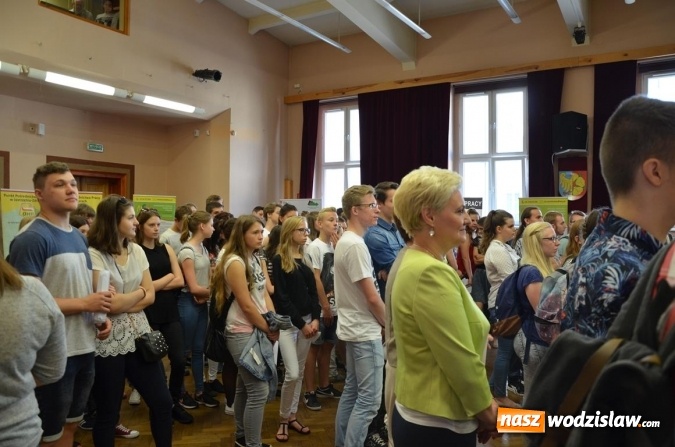 Zdjęcie w galerii na portalu naszwodzislaw.com: Spore zainteresowanie kiermaszem pracy wakacyjnej wiadomości z regionu