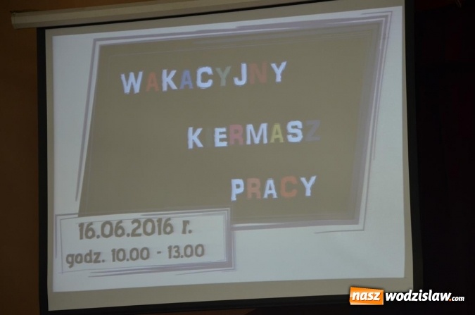 Zdjęcie w galerii na portalu naszwodzislaw.com: Spore zainteresowanie kiermaszem pracy wakacyjnej wiadomości z regionu