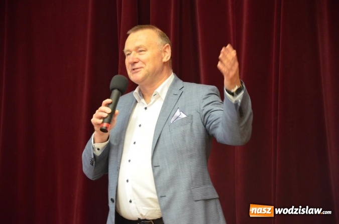 Zdjęcie w galerii na portalu naszwodzislaw.com: Spore zainteresowanie kiermaszem pracy wakacyjnej wiadomości z regionu