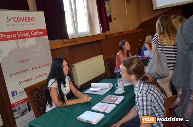 Zdjęcie w galerii na portalu naszwodzislaw.com: Spore zainteresowanie kiermaszem pracy wakacyjnej wiadomości z regionu