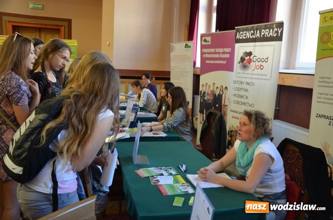 Zdjęcie w galerii na portalu naszwodzislaw.com: Spore zainteresowanie kiermaszem pracy wakacyjnej wiadomości z regionu