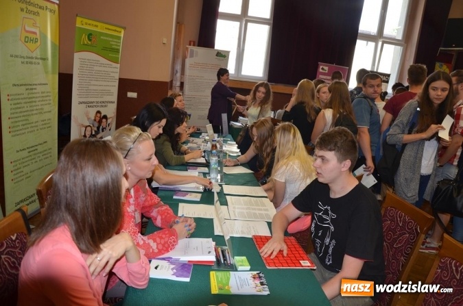 Zdjęcie w galerii na portalu naszwodzislaw.com: Spore zainteresowanie kiermaszem pracy wakacyjnej wiadomości z regionu