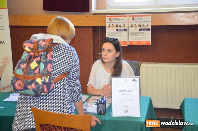 Zdjęcie w galerii na portalu naszwodzislaw.com: Spore zainteresowanie kiermaszem pracy wakacyjnej wiadomości z regionu