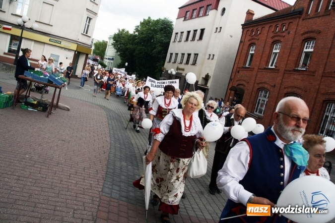 Zdjęcie w galerii na portalu naszwodzislaw.com: 47. Dni Wodzisławia Śląskiego rozpoczęte. Do oficjalnego otwarcia wydarzenia użyto... 50 metrowego zamku błyskawicznego wiadomości z regionu