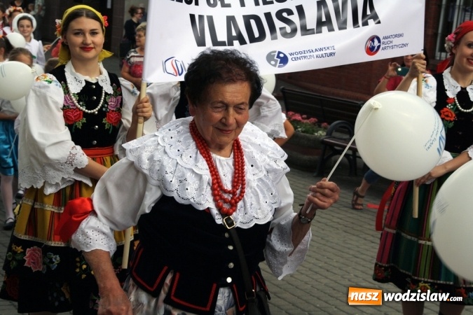 Zdjęcie w galerii na portalu naszwodzislaw.com: 47. Dni Wodzisławia Śląskiego rozpoczęte. Do oficjalnego otwarcia wydarzenia użyto... 50 metrowego zamku błyskawicznego wiadomości z regionu