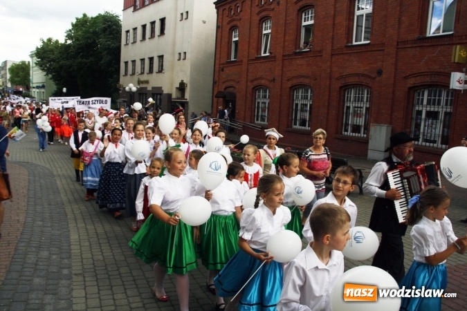 Zdjęcie w galerii na portalu naszwodzislaw.com: 47. Dni Wodzisławia Śląskiego rozpoczęte. Do oficjalnego otwarcia wydarzenia użyto... 50 metrowego zamku błyskawicznego wiadomości z regionu