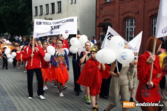 Zdjęcie w galerii na portalu naszwodzislaw.com: 47. Dni Wodzisławia Śląskiego rozpoczęte. Do oficjalnego otwarcia wydarzenia użyto... 50 metrowego zamku błyskawicznego wiadomości z regionu