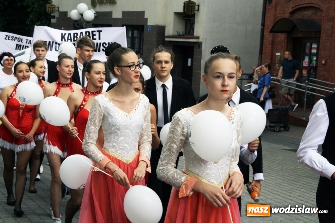 Zdjęcie w galerii na portalu naszwodzislaw.com: 47. Dni Wodzisławia Śląskiego rozpoczęte. Do oficjalnego otwarcia wydarzenia użyto... 50 metrowego zamku błyskawicznego wiadomości z regionu