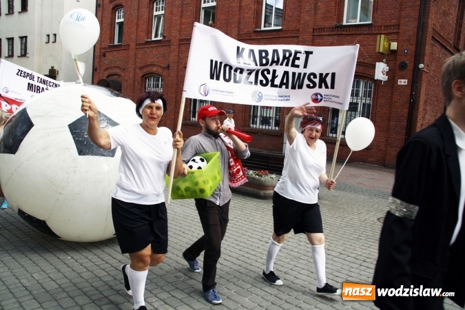 Zdjęcie w galerii na portalu naszwodzislaw.com: 47. Dni Wodzisławia Śląskiego rozpoczęte. Do oficjalnego otwarcia wydarzenia użyto... 50 metrowego zamku błyskawicznego wiadomości z regionu