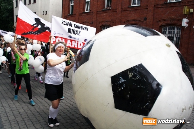 Zdjęcie w galerii na portalu naszwodzislaw.com: 47. Dni Wodzisławia Śląskiego rozpoczęte. Do oficjalnego otwarcia wydarzenia użyto... 50 metrowego zamku błyskawicznego wiadomości z regionu