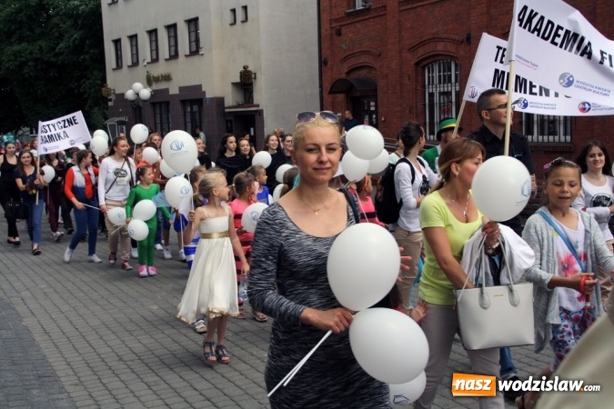 Zdjęcie w galerii na portalu naszwodzislaw.com: 47. Dni Wodzisławia Śląskiego rozpoczęte. Do oficjalnego otwarcia wydarzenia użyto... 50 metrowego zamku błyskawicznego wiadomości z regionu