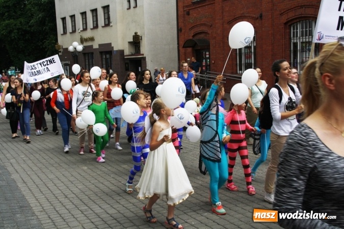 Zdjęcie w galerii na portalu naszwodzislaw.com: 47. Dni Wodzisławia Śląskiego rozpoczęte. Do oficjalnego otwarcia wydarzenia użyto... 50 metrowego zamku błyskawicznego wiadomości z regionu