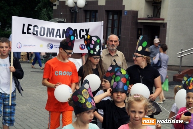 Zdjęcie w galerii na portalu naszwodzislaw.com: 47. Dni Wodzisławia Śląskiego rozpoczęte. Do oficjalnego otwarcia wydarzenia użyto... 50 metrowego zamku błyskawicznego wiadomości z regionu