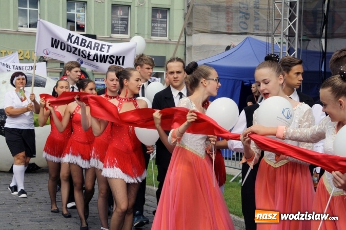 Zdjęcie w galerii na portalu naszwodzislaw.com: 47. Dni Wodzisławia Śląskiego rozpoczęte. Do oficjalnego otwarcia wydarzenia użyto... 50 metrowego zamku błyskawicznego wiadomości z regionu