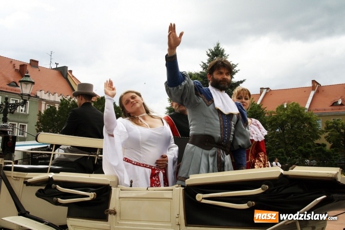 Zdjęcie w galerii na portalu naszwodzislaw.com: 47. Dni Wodzisławia Śląskiego rozpoczęte. Do oficjalnego otwarcia wydarzenia użyto... 50 metrowego zamku błyskawicznego wiadomości z regionu