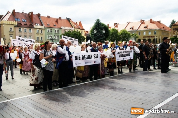 Zdjęcie w galerii na portalu naszwodzislaw.com: 47. Dni Wodzisławia Śląskiego rozpoczęte. Do oficjalnego otwarcia wydarzenia użyto... 50 metrowego zamku błyskawicznego wiadomości z regionu