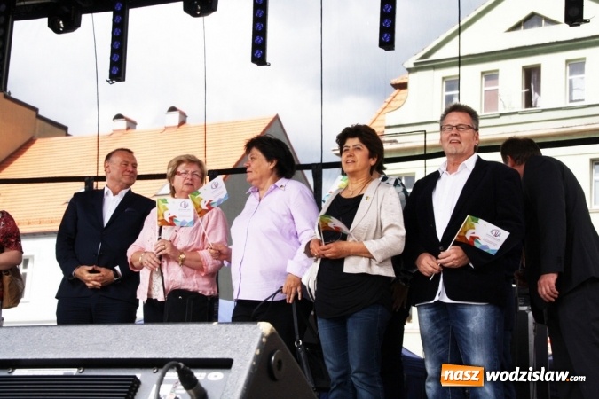 Zdjęcie w galerii na portalu naszwodzislaw.com: 47. Dni Wodzisławia Śląskiego rozpoczęte. Do oficjalnego otwarcia wydarzenia użyto... 50 metrowego zamku błyskawicznego wiadomości z regionu