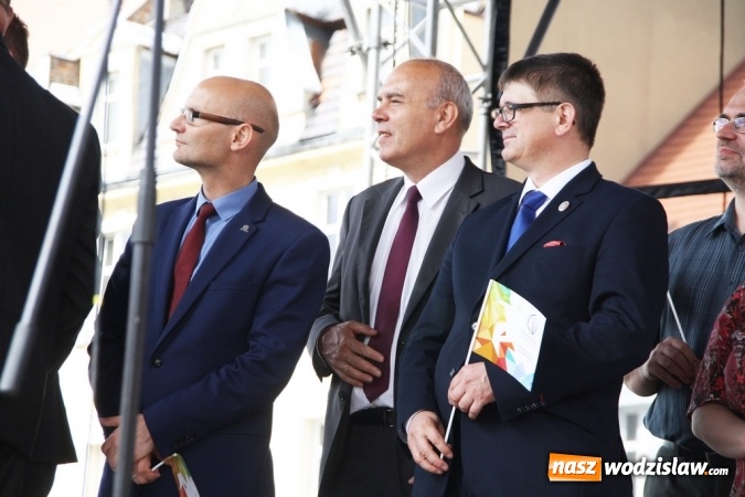 Zdjęcie w galerii na portalu naszwodzislaw.com: 47. Dni Wodzisławia Śląskiego rozpoczęte. Do oficjalnego otwarcia wydarzenia użyto... 50 metrowego zamku błyskawicznego wiadomości z regionu