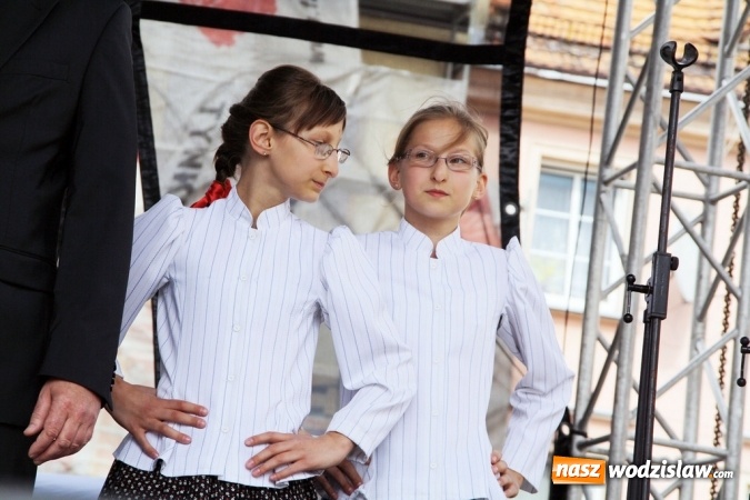 Zdjęcie w galerii na portalu naszwodzislaw.com: 47. Dni Wodzisławia Śląskiego rozpoczęte. Do oficjalnego otwarcia wydarzenia użyto... 50 metrowego zamku błyskawicznego wiadomości z regionu