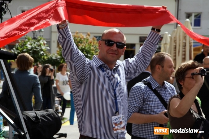 Zdjęcie w galerii na portalu naszwodzislaw.com: 47. Dni Wodzisławia Śląskiego rozpoczęte. Do oficjalnego otwarcia wydarzenia użyto... 50 metrowego zamku błyskawicznego wiadomości z regionu