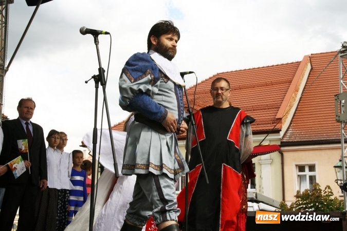 Zdjęcie w galerii na portalu naszwodzislaw.com: 47. Dni Wodzisławia Śląskiego rozpoczęte. Do oficjalnego otwarcia wydarzenia użyto... 50 metrowego zamku błyskawicznego wiadomości z regionu