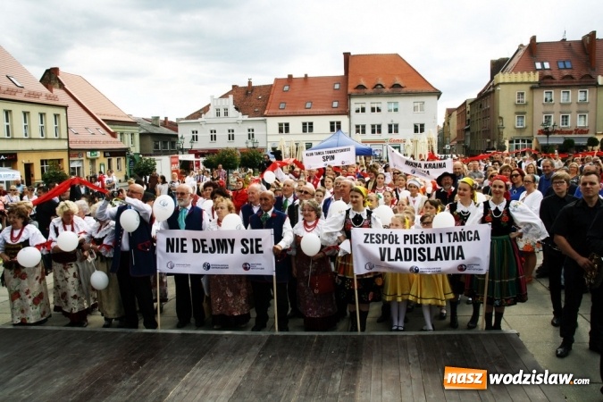 Zdjęcie w galerii na portalu naszwodzislaw.com: 47. Dni Wodzisławia Śląskiego rozpoczęte. Do oficjalnego otwarcia wydarzenia użyto... 50 metrowego zamku błyskawicznego wiadomości z regionu