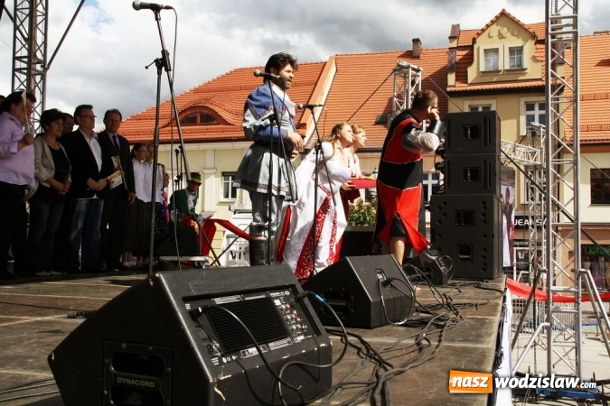 Zdjęcie w galerii na portalu naszwodzislaw.com: 47. Dni Wodzisławia Śląskiego rozpoczęte. Do oficjalnego otwarcia wydarzenia użyto... 50 metrowego zamku błyskawicznego wiadomości z regionu