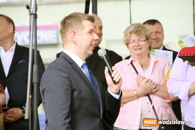 Zdjęcie w galerii na portalu naszwodzislaw.com: 47. Dni Wodzisławia Śląskiego rozpoczęte. Do oficjalnego otwarcia wydarzenia użyto... 50 metrowego zamku błyskawicznego wiadomości z regionu