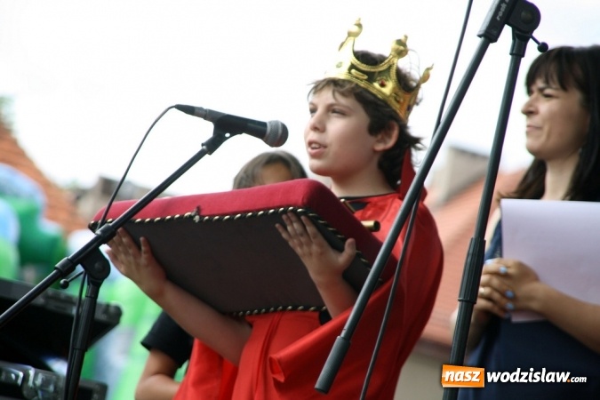 Zdjęcie w galerii na portalu naszwodzislaw.com: 47. Dni Wodzisławia Śląskiego rozpoczęte. Do oficjalnego otwarcia wydarzenia użyto... 50 metrowego zamku błyskawicznego wiadomości z regionu