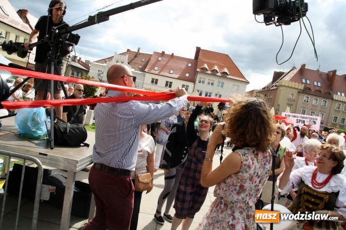 Zdjęcie w galerii na portalu naszwodzislaw.com: 47. Dni Wodzisławia Śląskiego rozpoczęte. Do oficjalnego otwarcia wydarzenia użyto... 50 metrowego zamku błyskawicznego wiadomości z regionu