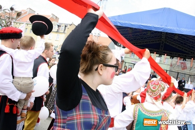 Zdjęcie w galerii na portalu naszwodzislaw.com: 47. Dni Wodzisławia Śląskiego rozpoczęte. Do oficjalnego otwarcia wydarzenia użyto... 50 metrowego zamku błyskawicznego wiadomości z regionu