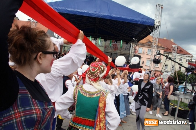 Zdjęcie w galerii na portalu naszwodzislaw.com: 47. Dni Wodzisławia Śląskiego rozpoczęte. Do oficjalnego otwarcia wydarzenia użyto... 50 metrowego zamku błyskawicznego wiadomości z regionu