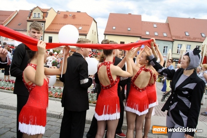 Zdjęcie w galerii na portalu naszwodzislaw.com: 47. Dni Wodzisławia Śląskiego rozpoczęte. Do oficjalnego otwarcia wydarzenia użyto... 50 metrowego zamku błyskawicznego wiadomości z regionu