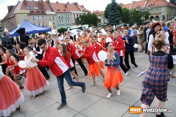 Zdjęcie w galerii na portalu naszwodzislaw.com: 47. Dni Wodzisławia Śląskiego rozpoczęte. Do oficjalnego otwarcia wydarzenia użyto... 50 metrowego zamku błyskawicznego wiadomości z regionu