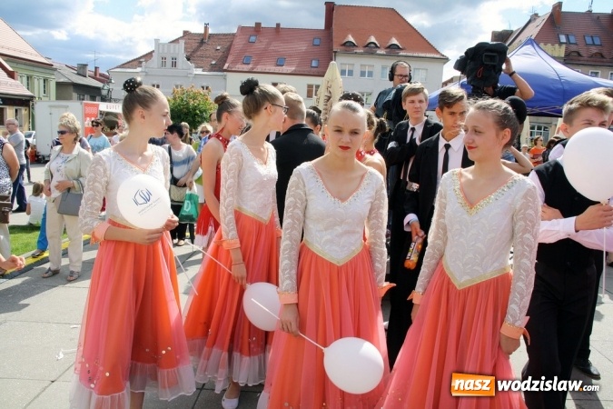 Zdjęcie w galerii na portalu naszwodzislaw.com: 47. Dni Wodzisławia Śląskiego rozpoczęte. Do oficjalnego otwarcia wydarzenia użyto... 50 metrowego zamku błyskawicznego wiadomości z regionu