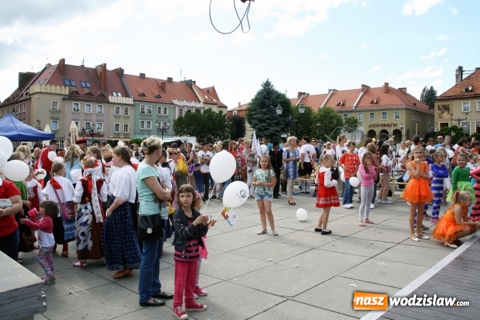 Zdjęcie w galerii na portalu naszwodzislaw.com: 47. Dni Wodzisławia Śląskiego rozpoczęte. Do oficjalnego otwarcia wydarzenia użyto... 50 metrowego zamku błyskawicznego wiadomości z regionu
