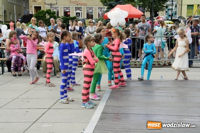 Zdjęcie w galerii na portalu naszwodzislaw.com: 47. Dni Wodzisławia Śląskiego rozpoczęte. Do oficjalnego otwarcia wydarzenia użyto... 50 metrowego zamku błyskawicznego wiadomości z regionu