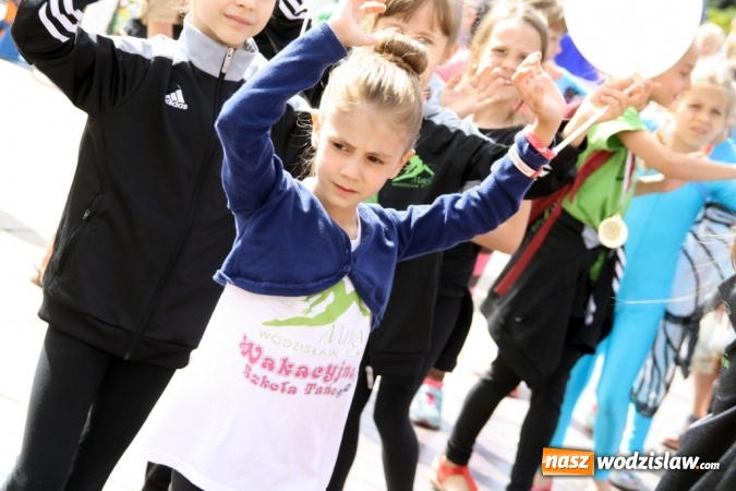 Zdjęcie w galerii na portalu naszwodzislaw.com: 47. Dni Wodzisławia Śląskiego rozpoczęte. Do oficjalnego otwarcia wydarzenia użyto... 50 metrowego zamku błyskawicznego wiadomości z regionu